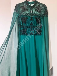 فستان / بدلة شيفون بتطريز أسود 