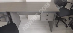 طاولة كومبيوتر 120 سم مع درجيين وكرسي 