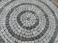 حرفي بلاط مكعب الجرانيت الطبيعي Halil في İzmir Seferihisar