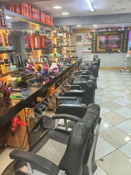 İstanbul Şirinevler'de devir yoluyla komple bir berber salonu satılıktır.