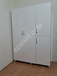 خزانة ملابس ثلاثية بيضاء 