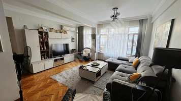 Residential property for sale, 3+1, 120 square meters, on the second floor (intermediate floors) in ÜSKÜDAR ÇİÇEKÇİ.