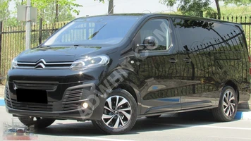 Jumpy 2.0 BlueHDI Spacetourer car, 2024 model, with 180 horsepower, automatic, with a panoramic roof.