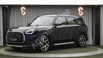 MINI COUNTRYMAN E FAVOURED 2024 model - 19 inch rims