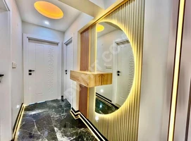 ⫸ من AKÇAY BEST EMLAK ⫷ في المركز، على بعد 100 متر من الكورنيش والبحر، شقة فاخرة 2+1