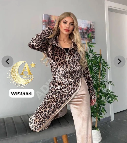Düz ve leopar desenli kadife pijama