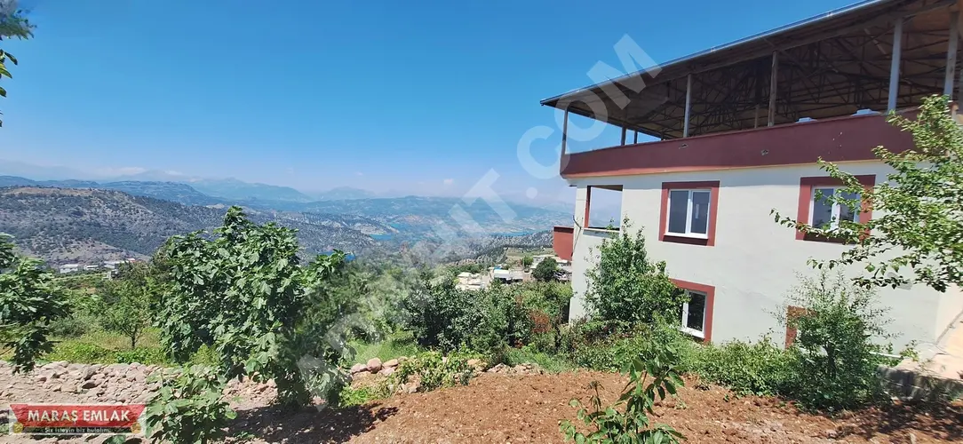 MARAŞ EMLAKTAN SARIÇUKUR DA BARAJ MANZARALI 5 DÖNÜM BAĞ VE EV