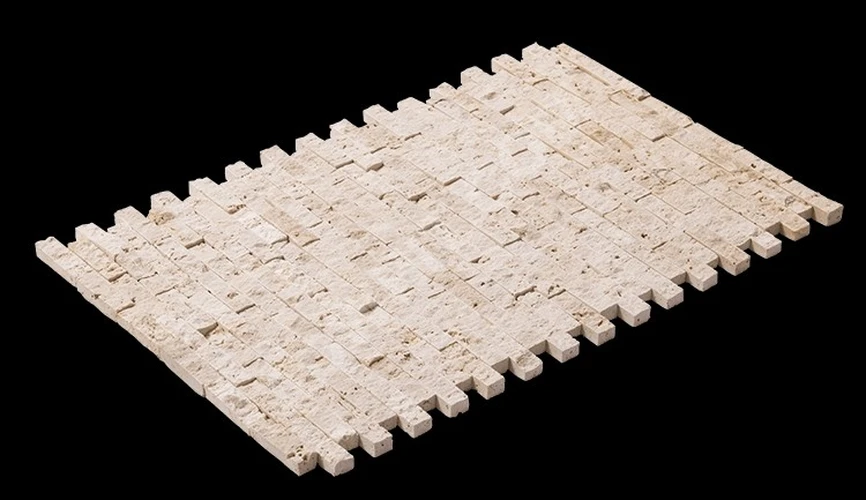 Kırık bej traverten taşı