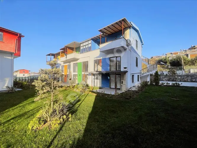 DENİZ MANZARALI HAVUZLU SİTE İÇİNDE 2+1 ÖNÜ AÇIK DAİRE