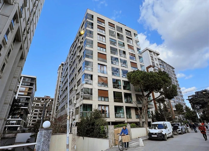 GÖZTEPE'DE SATILIK 3+1 BOŞ DAİRE 9 YILLIK HAVUZLU BİNA 120M² NET