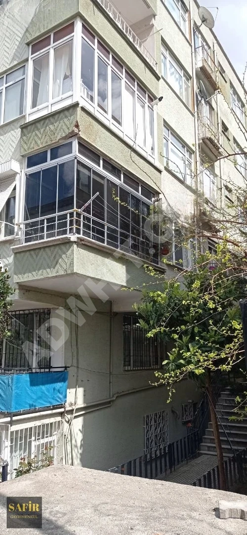 SAFİR BAKIRKÖY'DEN İNCİRLİDE CADDEDE BAHÇE KATI SATILIK DAİRE