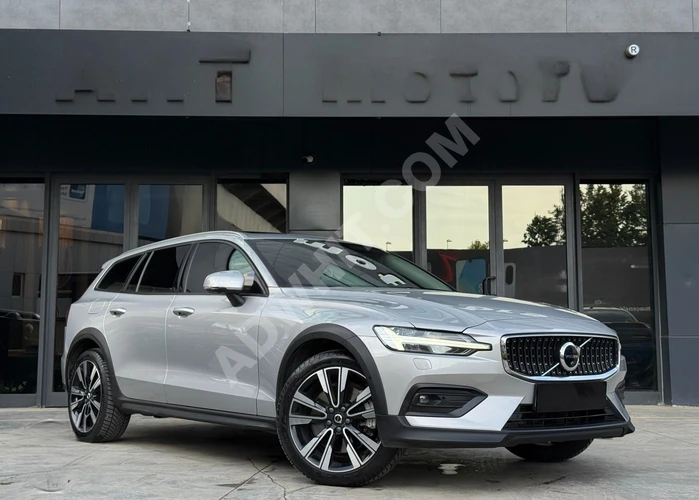 KAZASIZ 2023 VOLVO V60 CROSS COUNTRY 2.0 B5 HYBRID PLUS BRIGHT