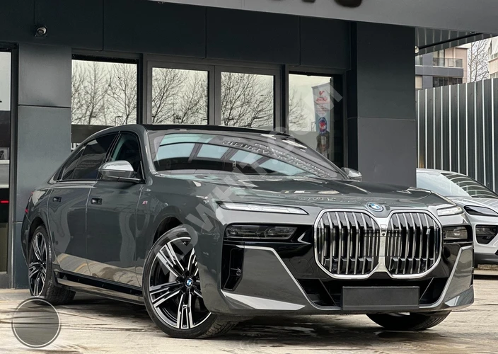 BAYİ 2023 BMW i7 xDrive60 M EXCELLENCE+ARKA AKS+SKY LOUNGE+B&W
