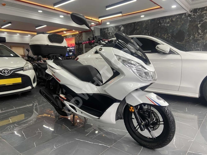 MÇK MOTORSDAN 2015 MODEL HONDA PCX 150 LİK HATASIZ