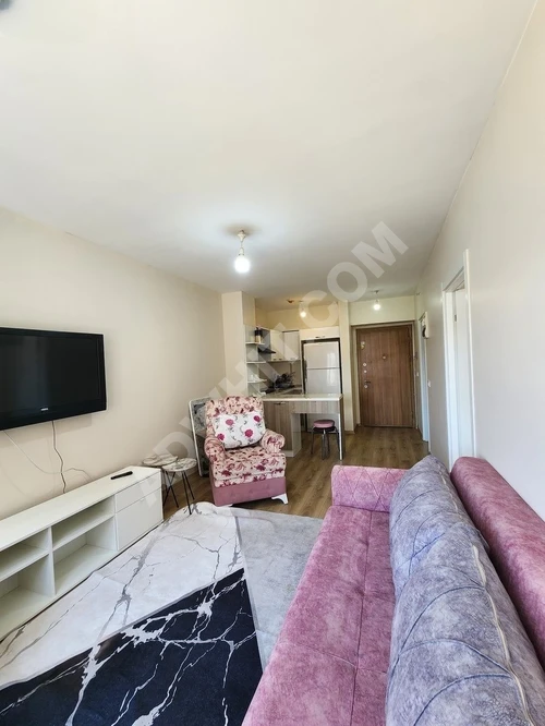 METROBÜSE YAKIN SİTE İÇİNDE EŞYALI 1+1 KİRALIK KÖŞE DAİRE