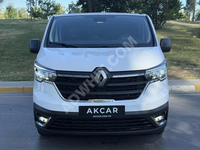 AKCAR-2024 RENAULT TRAFİC 5+1 HATASIZ BOYASIZ EKRANLI DÜŞÜK KM