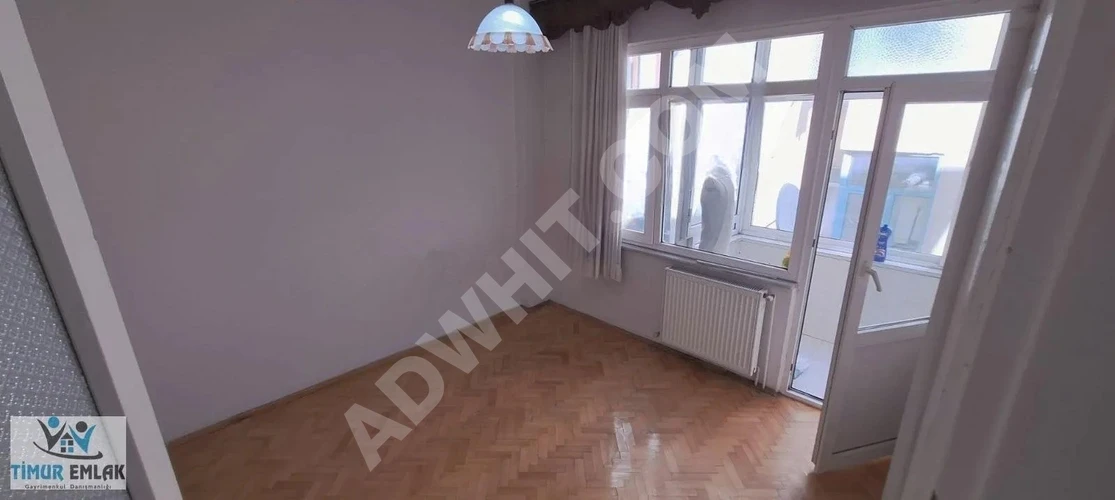 Bakırköy Güzel Konumda Satılık 2+1 Kullanışlı Arakat Daire