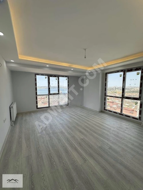 Göl Manzaralı ve Kapalı Otoparklı Satılık 2+1 Fırsat Daire !!!