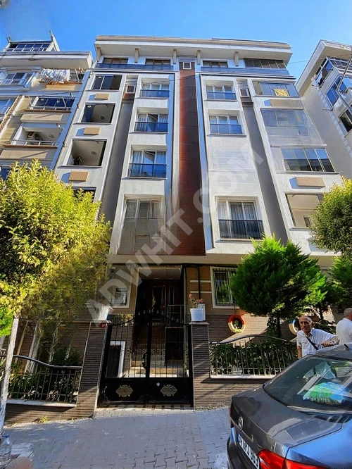 ŞİRİNEVLER METROBÜS 10 DK YÜRÜME M BEY CAD 4. BİNADA SATILIK
