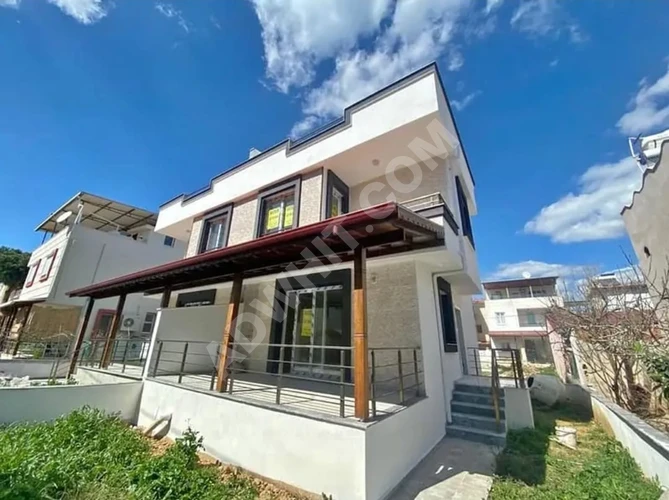 Seferihisar Doğanbey De Denize 350Mt Bahçeli Satılık 3+1 Villa