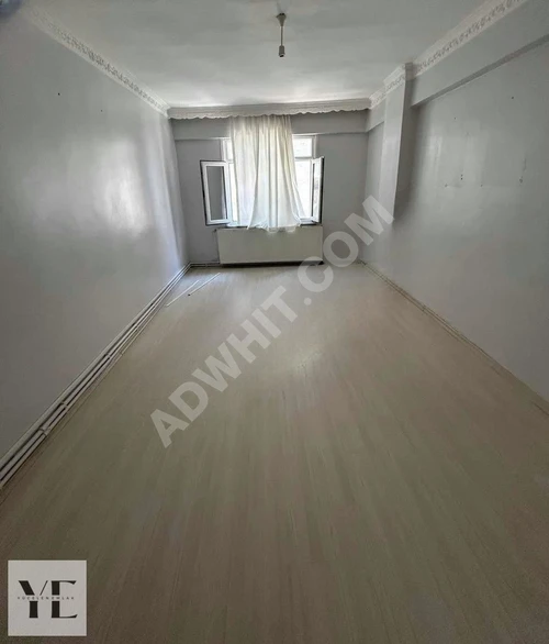 Zeytinburnu Çırpıcı'da 2 + 1 tertemiz daire mükemmel konumda