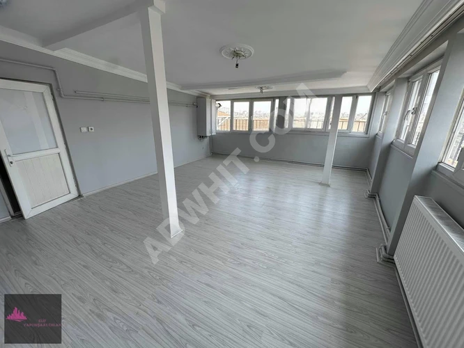 ELİF'TEN FATİH'TE SATILIK ÇATI KAT TADİLATLI 2+1 MÜKEMMEL DAİRE