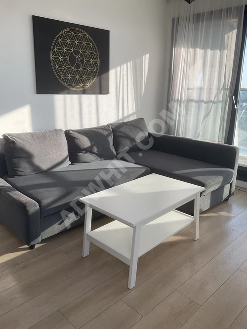 IKEA'dan beyaz masa 90x55 cm