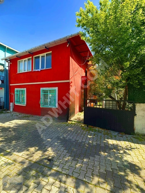 A.Hisarı'nda Ana Cadde Cepheli 250m2 Arsa İçerisinde 2 Katlı
