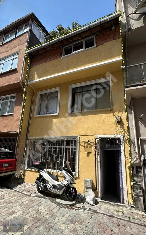 KAĞITHANE'DE 3 KATLI 155m2 KOMPE BİNA CADDEYE ÇOK YAKIN
