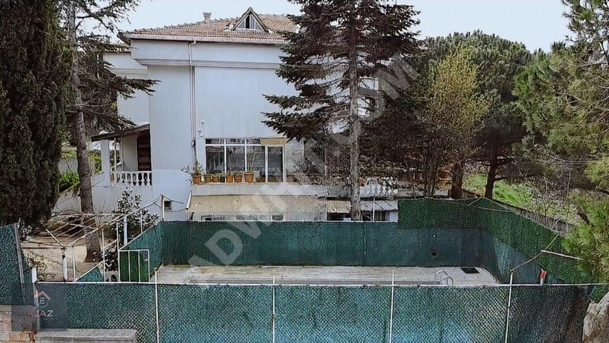BEYKOZ BAKLACI'DA PRESTİJLİ BÖLGEDE SATILIK VİLLA VE ARSASI