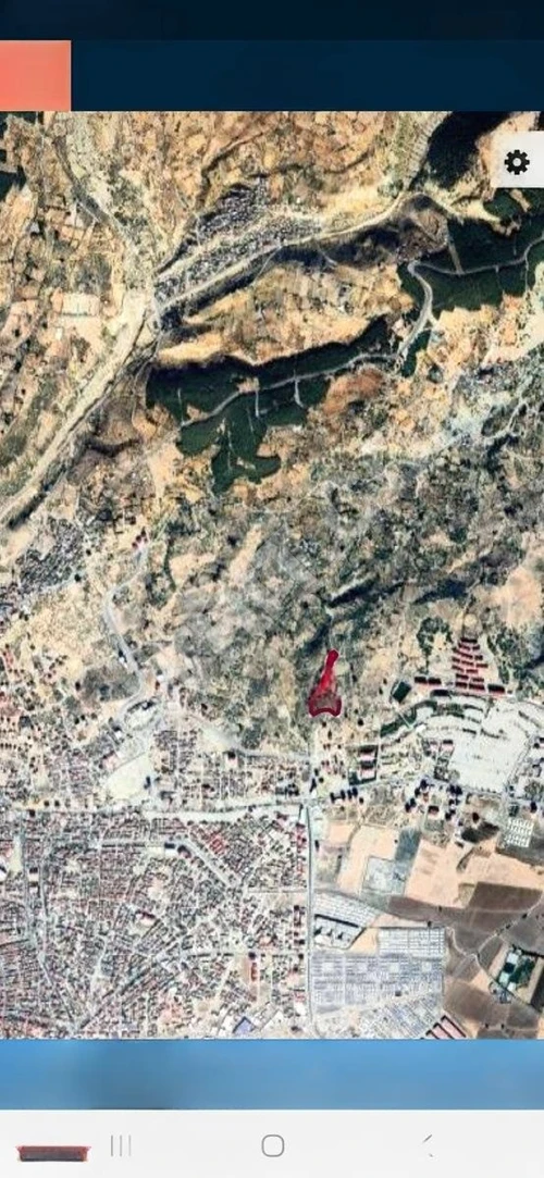 MARAŞ EMLAKTAN DERELİ DE SATILIK TEK TAPU 27 DÖNÜM BAĞ