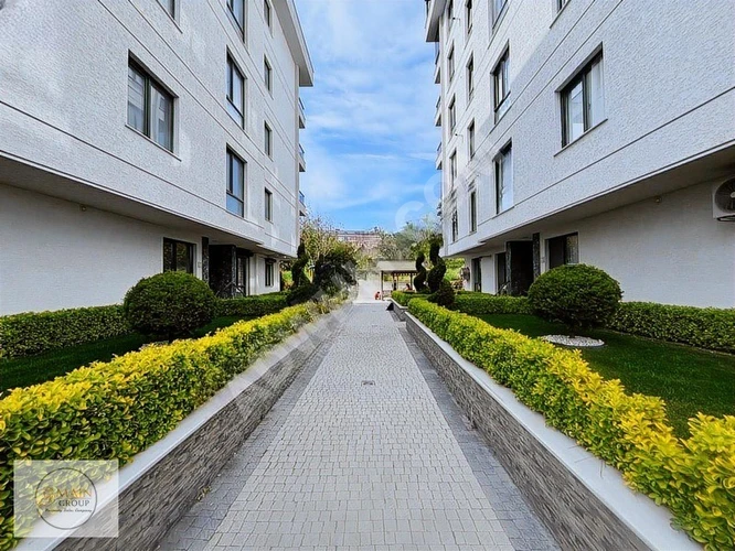 KAVAKLIDA YENİ 3+1 KISA KATLI HAVUZLU OTOPARKLI SİTE