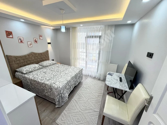 Sıfır, yeni inşa edilmiş, mobilyalı stüdyo daire.