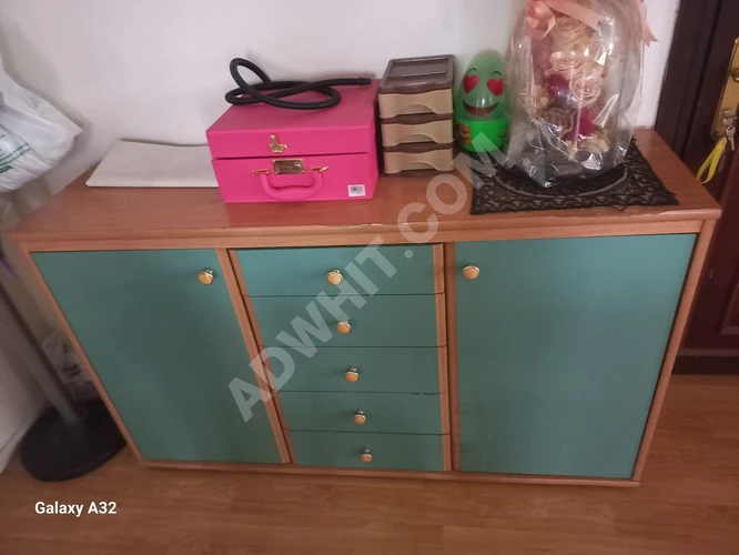 İyi durumda büyük bir ayakkabılık