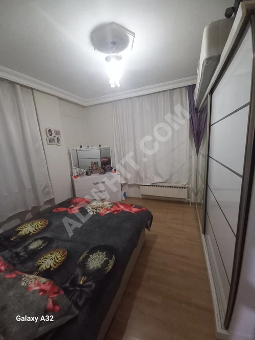 Çok yeni durumda tam takım yatak odası.