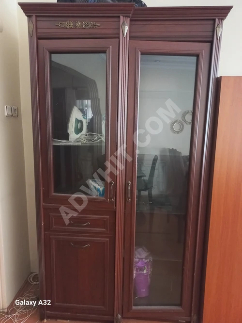 Yeni için kız kardeşe salon süsleri için vitrinler