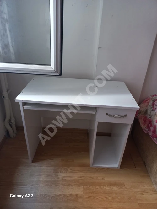 Çok iyi durumda masaüstü bilgisayar masası