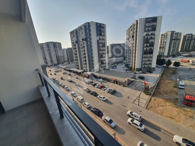 Tam hizmetli bir site içerisinde manzaralı yeni daire