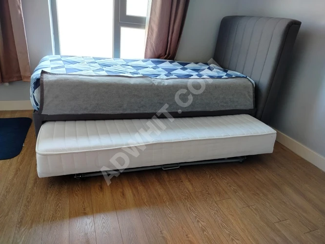 Yatak çerçevesi, yatak ve çekyat, çok iyi durumda, acil.