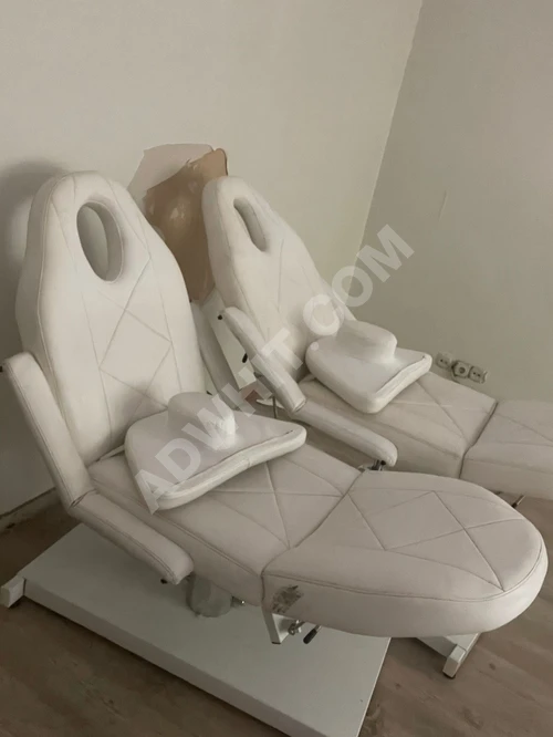 Masaj ve cilt bakımı koltuğu güzellik salonunda kullanılmış