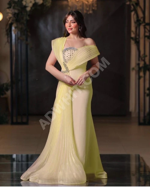 Son derece güzel bir abiye elbise