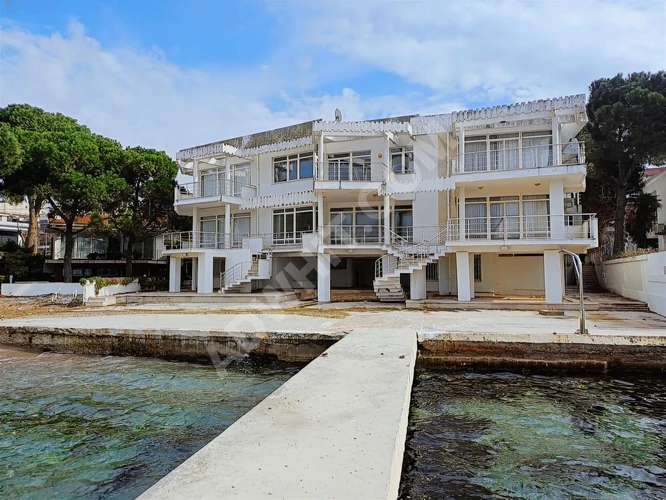 BAYRAMOĞLU'NDA DENİZE SIFIR ÖZEL İSKELELİ TRİPLEX YALI