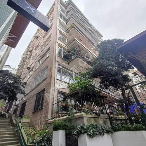 CİHANGİR'DE 130 M² NET 2+1 SATILIK DAİRE