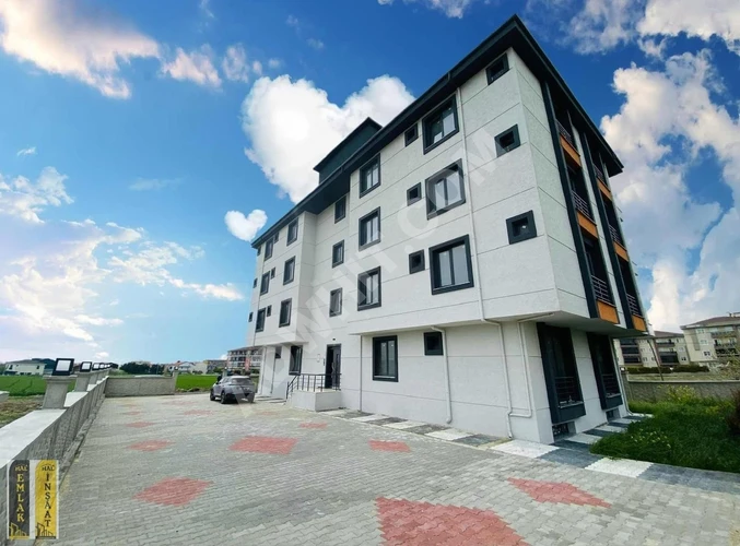 *ARA KAT'TA ASANSÖRLÜ BALKONLU İSKANLI LÜX KİRALIK DAİRE*