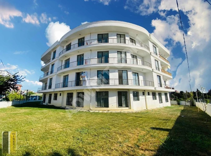 KUMBURGAZ'DA MARİNE PORT AVM'YE KOMŞU ARA KAT'TA BALKONLU DAİRE