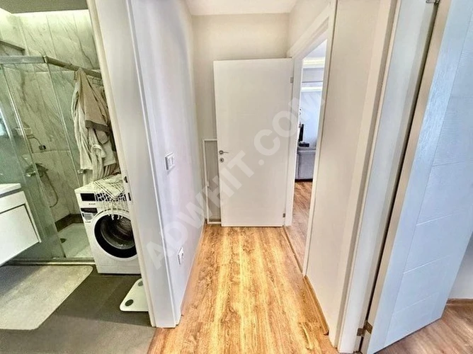 Cihangir Firuzağa'da Tamamı Yenilenmiş Bakımlı Çok Aydınlık Klimalı Kombili (2+1) (90)m2 Daire