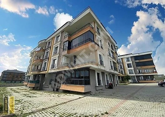 SELİMPAŞANIN GÖZDE SİTESİNDE 3+1 OTOPARKLI İSKANLI ARA KAT'TA