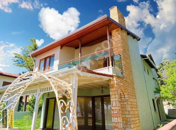 **/SİLİVRİNİN KALBİNDE MÜSTAKİL DENİZE SIFIR 4+1 EŞSİZ VİLLA\**