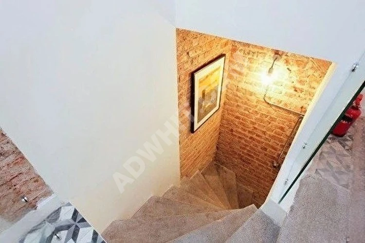 Cihangirde Tam Merkezde Yenilenmiş Sıfır Konumda Süper Bahçeli Dubleks Kombili Klimalı (2+1)(150)m2