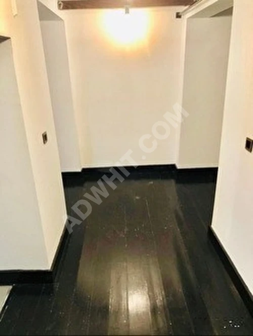 Cihangir Çukur Cuma Caddesine Paralel Merkezde Yenilenmiş Lavabolu Mutfaklı Dükkan (60)m2